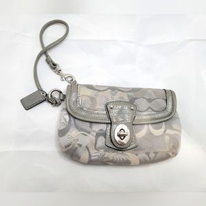 Coach wristlet turnbuckle grey